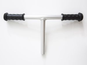 Tay lái Cruzee bao gồm tay nắm